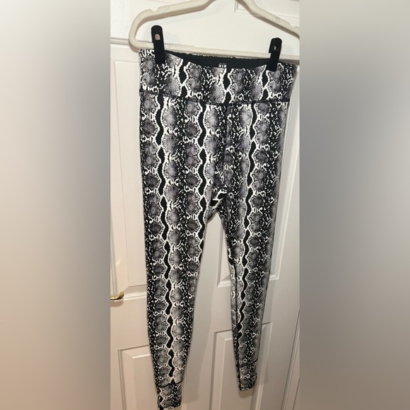 GECKO GRIP LEGGINGS: BLACK MAMBA Snakeskin Pattern Reptile Leggings XL - Picture 5 of 6